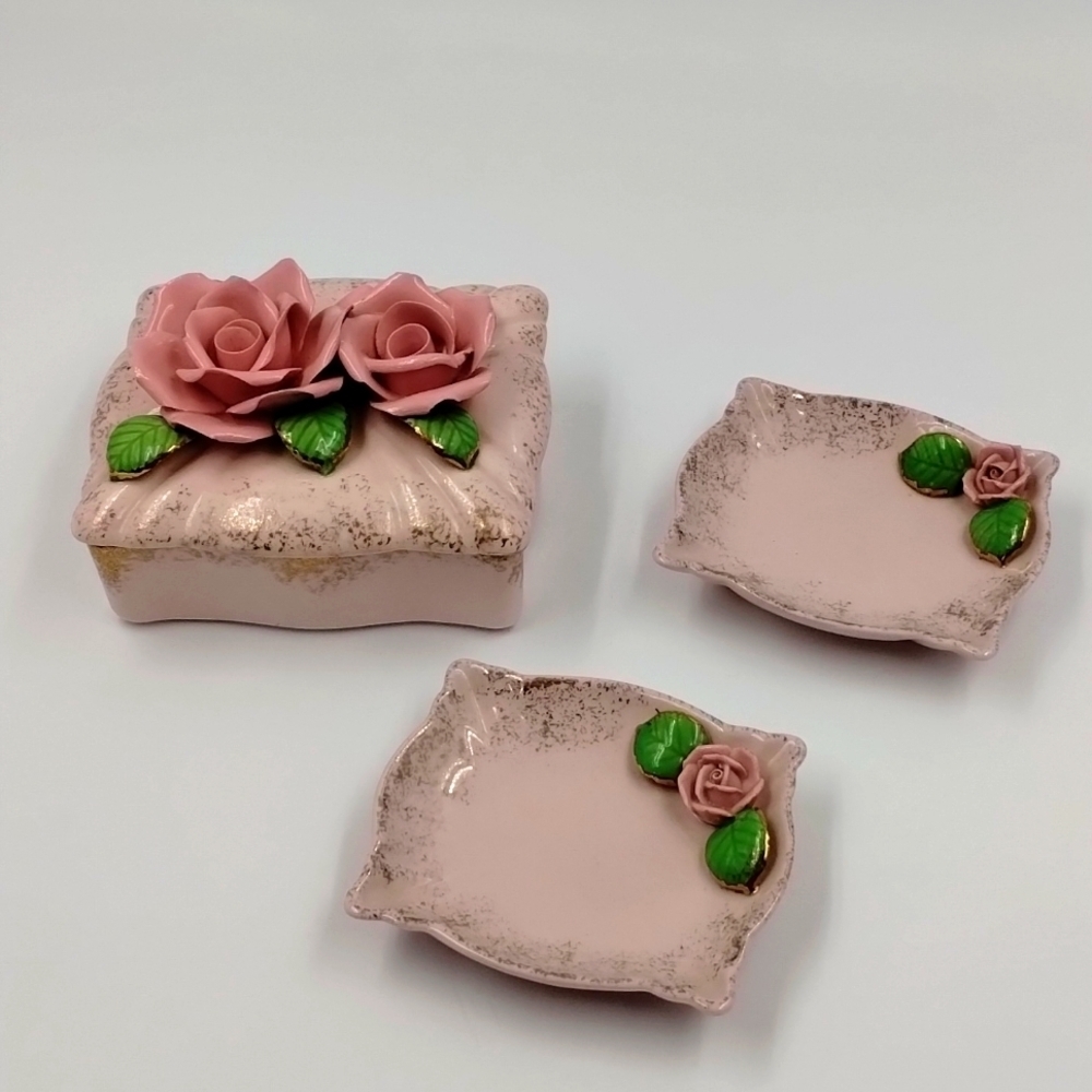 Vintage Made in Japan Ceramic jewelry trinket dish with lid and ring holders